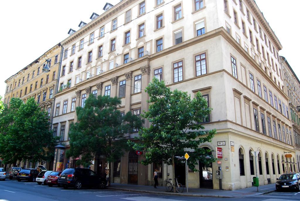 Budapest Centrum Cozy Hostel ภายนอก รูปภาพ