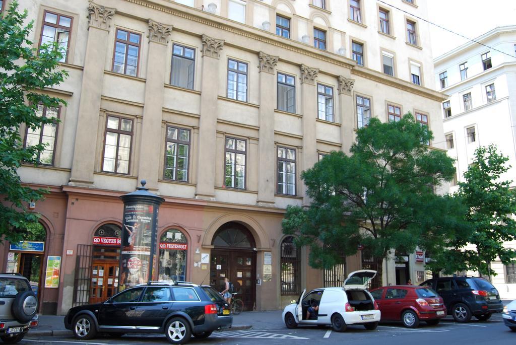 Budapest Centrum Cozy Hostel ภายนอก รูปภาพ