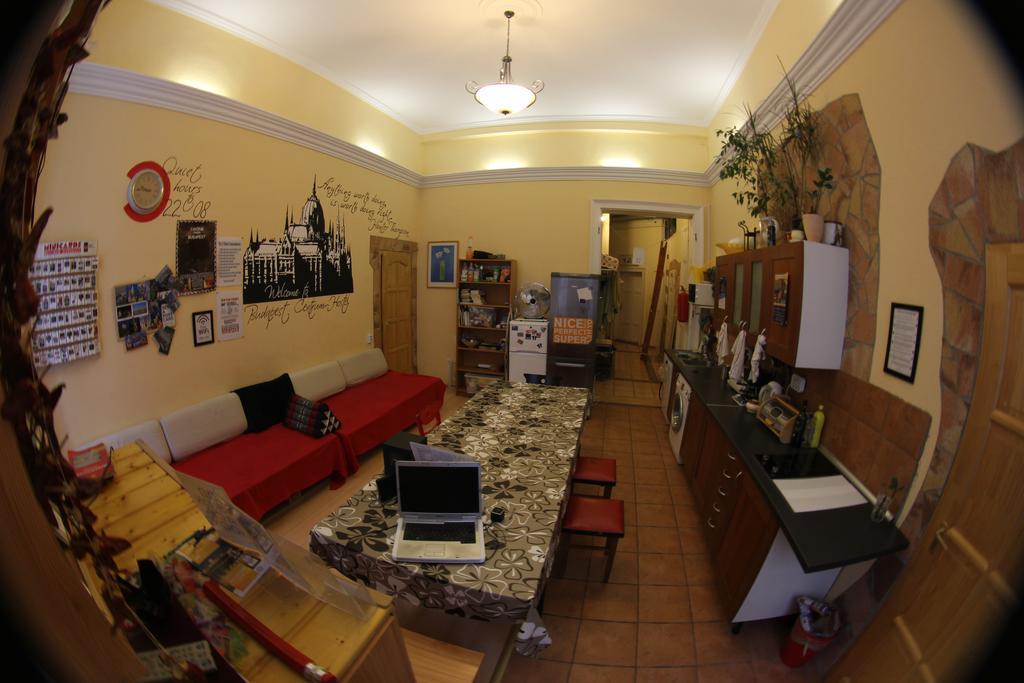 Budapest Centrum Cozy Hostel ภายนอก รูปภาพ