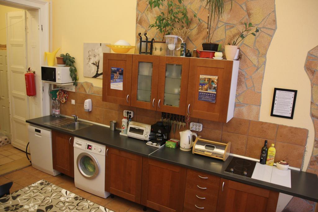 Budapest Centrum Cozy Hostel ภายนอก รูปภาพ
