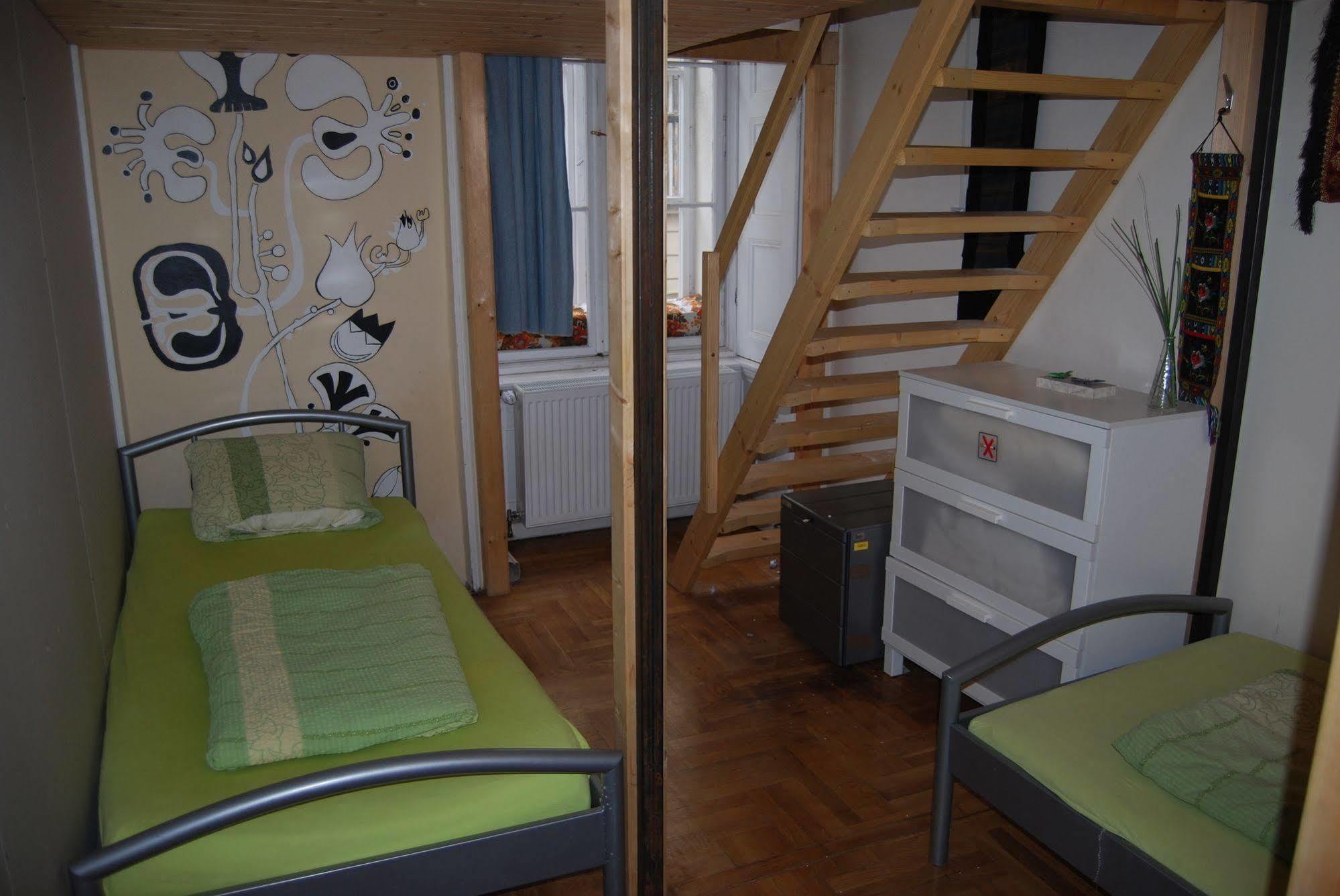 Budapest Centrum Cozy Hostel ภายนอก รูปภาพ