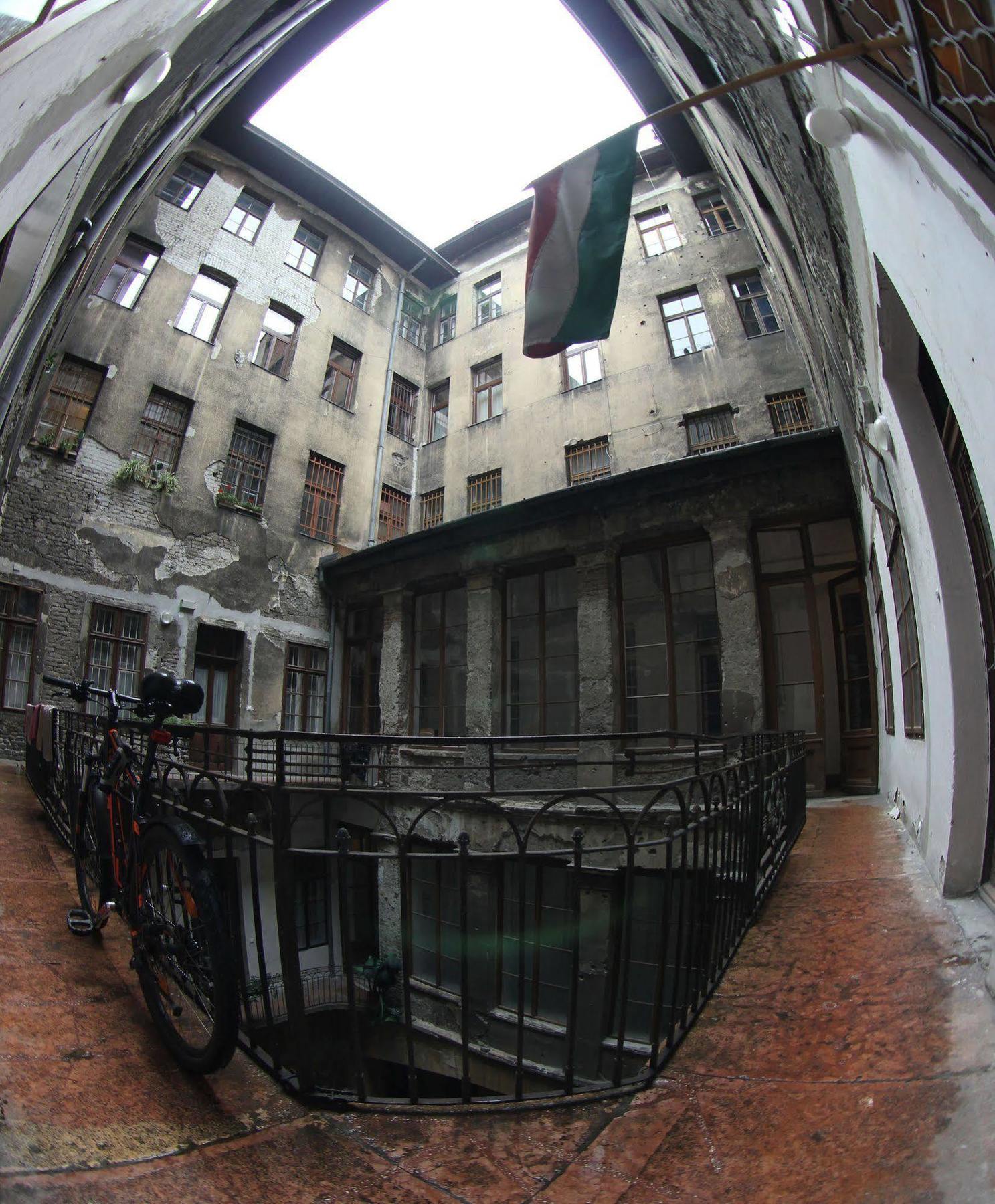 Budapest Centrum Cozy Hostel ภายนอก รูปภาพ